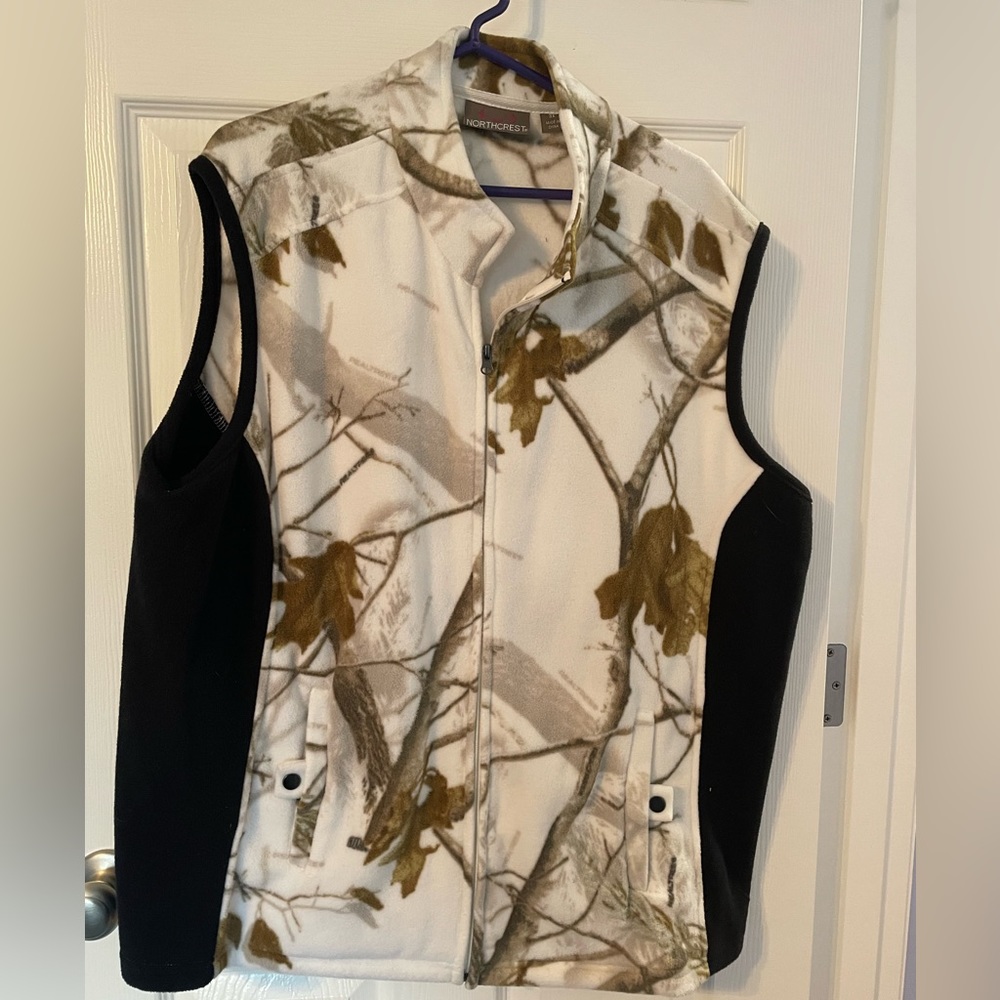 Women’s Northcrest white camouflage vest